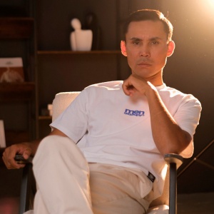 Песня Жанибек Кусайнов – Сен гана…