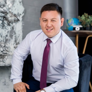 Песня Азамат Толегенов – Сездин бе суйгенди