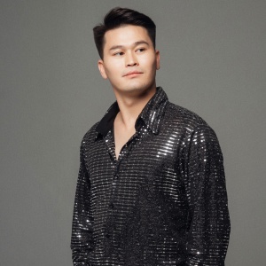 Песня Адилет Оразалиев – Акешим