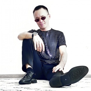 Песня Максат Ынтыкбай – Сезимим сондай кушти