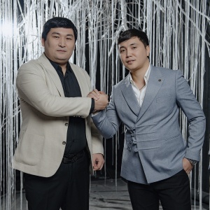 Песня Саят Абенов & Айбат Маратов – Бар досынды багала!