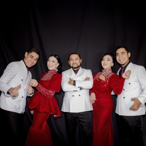 Песня Суйинбай сазы ансамблинин аншилери – Пай-пай